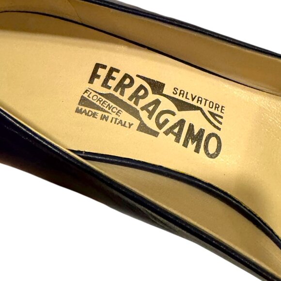 Salvatore Ferragamo Navy Leather Pumps Size 10 B Made in Italy Pointed Toe Logo - Picture 11 of 13